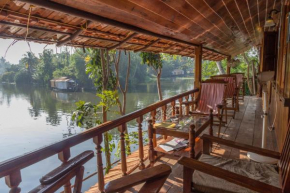 Отель Malayalam Ayurvedic Lake Resort  Аллеппи
